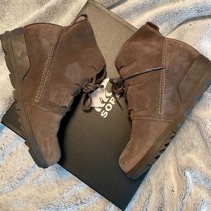 Sorel Evie Lace Wedge Bootie. Major. 7.5